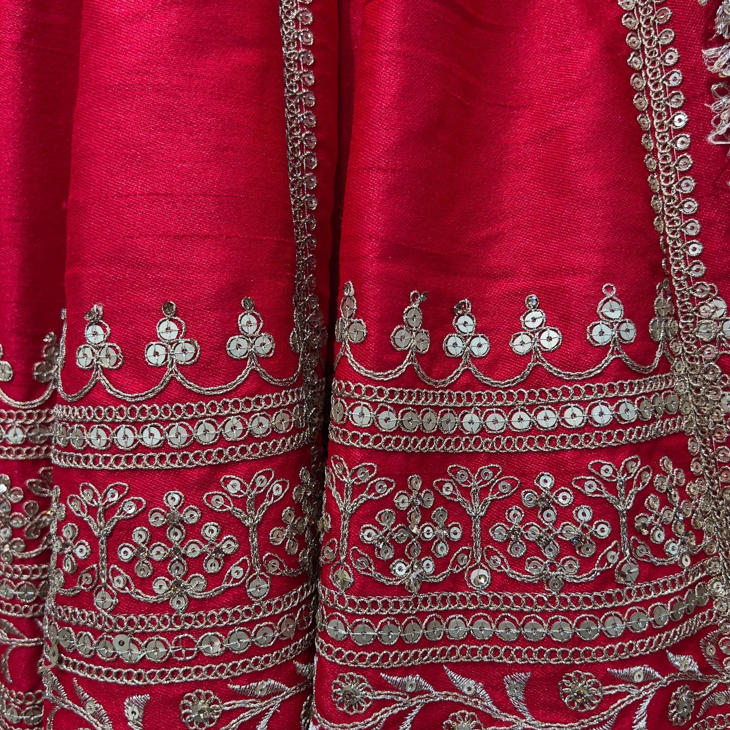 Dulhan in Red Lehenga : 40 Kali Double Dupatta Flared Sabya Lehenga