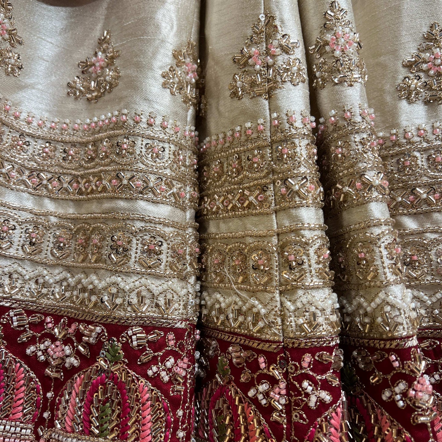 Dulhan in Panetar Lehenga : Cutdana Beads Handwork Off-White Red Bridal Lehenga