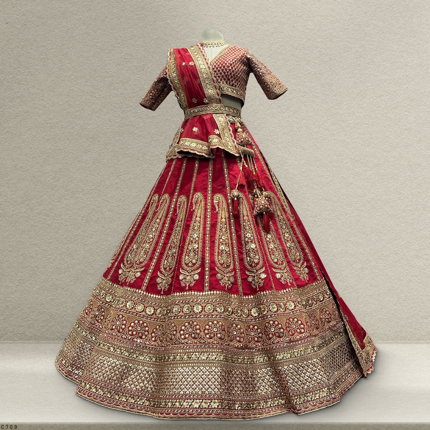 Dulhan in Red Lehenga Elegance: Celebrity-Inspired Royal Baggi Collection