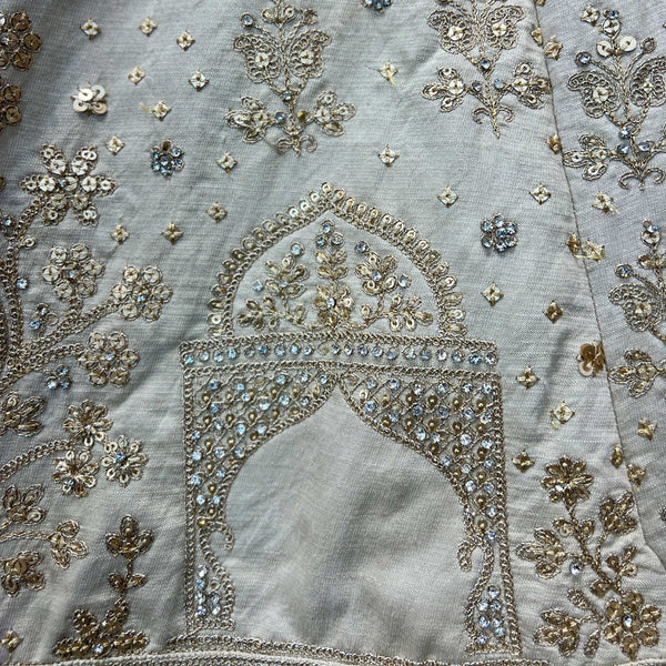 Dulhan in Panetar Lehenga : Celebrity-Inspired Royal Baggi Collection