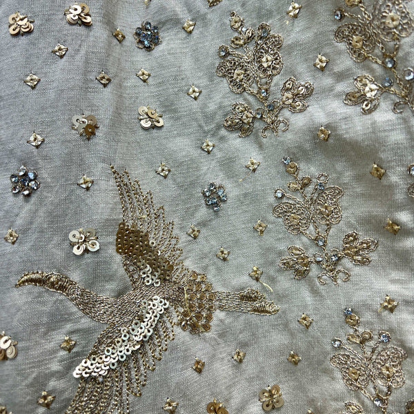 Dulhan in Ivory Lehenga Elegance: Celebrity-Inspired Royal Baggi Collection