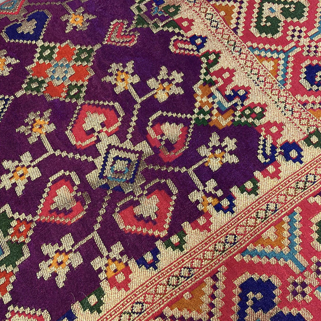 Purple position print saree in pure viscose, close-up of the print